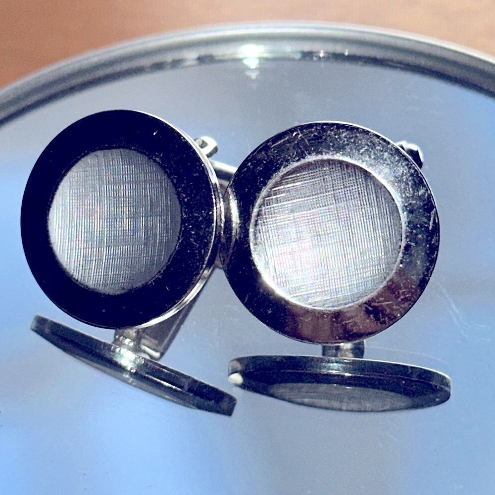 Vintage silver tone circle disc cuff links with textured middle